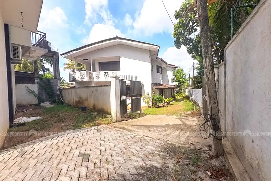 House with Annex for Sale